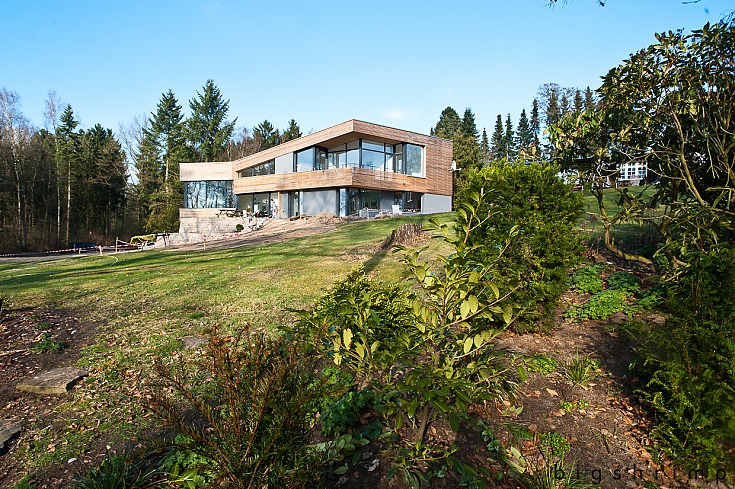 Location 1595 - Lake-side villa
